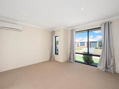 14 Warrilow Loop, Canning Vale WA 6155