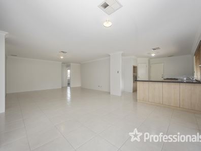 11 Pirianda Way, Aveley WA 6069