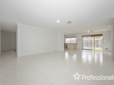 11 Pirianda Way, Aveley WA 6069