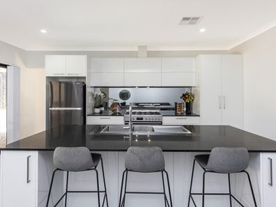 36 Bloomfield Parkway, Baldivis WA 6171