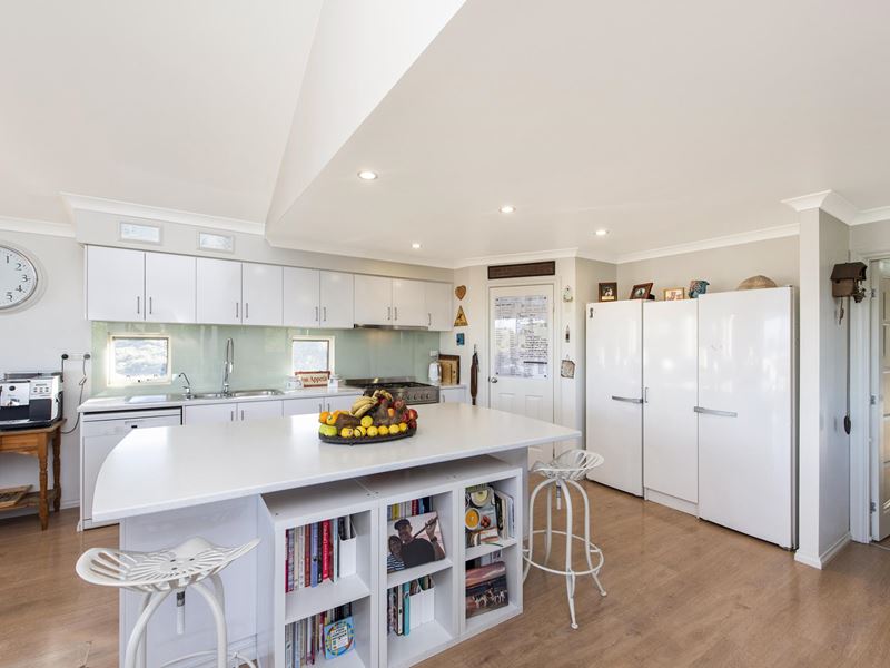12 Minderoo Crescent, Golden Bay