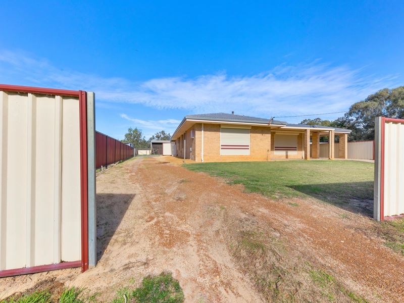 10 Racecourse Road, Pinjarra WA 6208