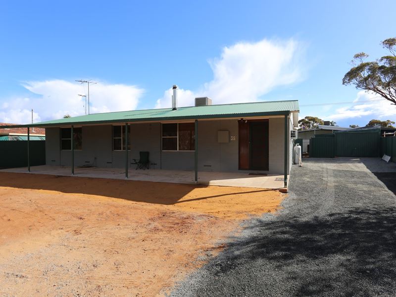 35 Atriplex Road, Kambalda West