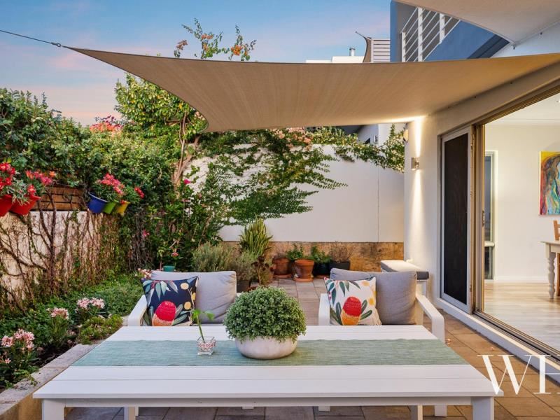 8 Mewstone Crescent, North Coogee