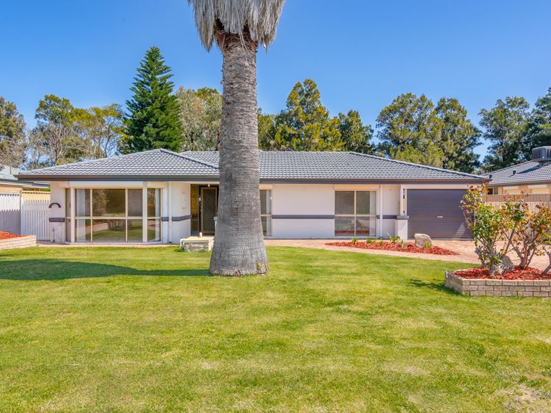 13 Brampton Place, Meadow Springs