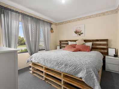 17 Pesaro Green, Secret Harbour WA 6173