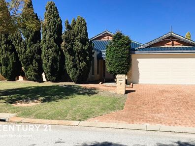 8 Vere Parkway, Canning Vale WA 6155