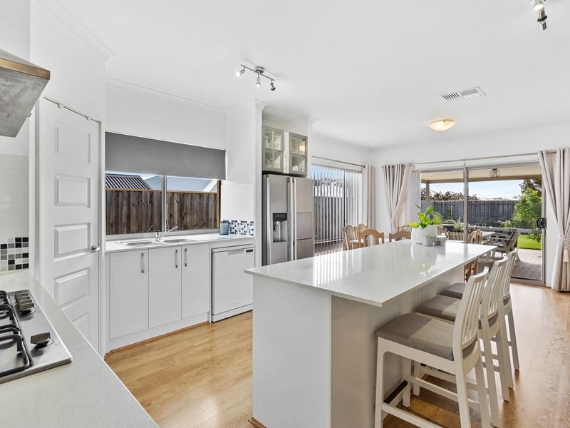 14 Jennerae Bend, Halls Head
