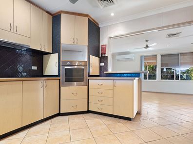 7 Giles Crescent, Dampier WA 6713