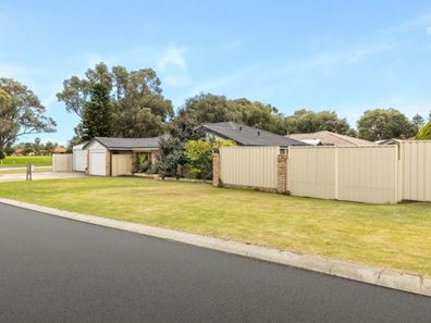 1 Mitford Grove, Port Kennedy WA 6172