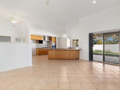 11 Comrie Court, Baynton WA 6714