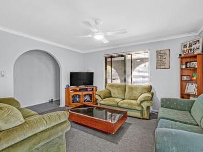 11 Hadleigh Way, Girrawheen WA 6064