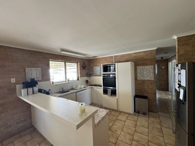 6 Pinyali Way, Waggrakine WA 6530