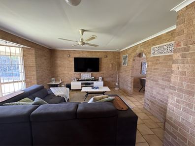 6 Pinyali Way, Waggrakine WA 6530