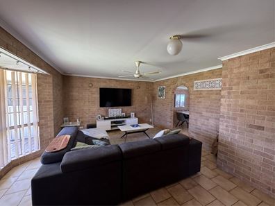 6 Pinyali Way, Waggrakine WA 6530