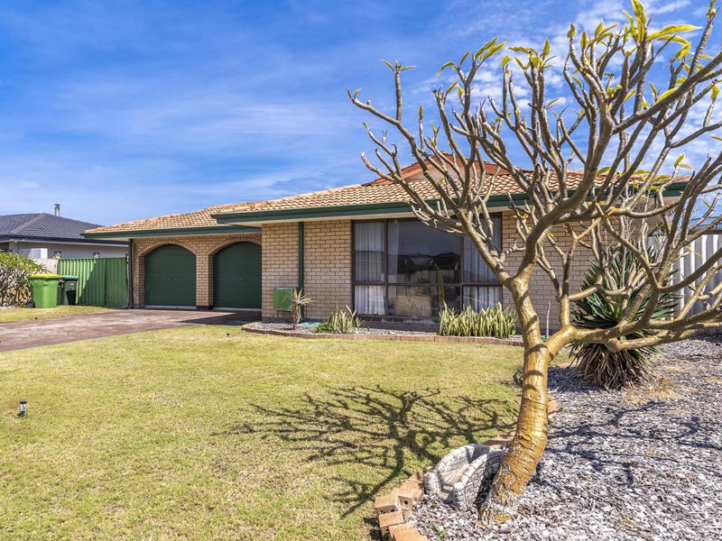 13 Rand Ave, Waikiki WA 6169