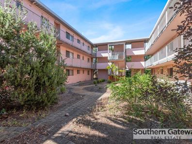 5/4 Canham Way, Orelia WA 6167