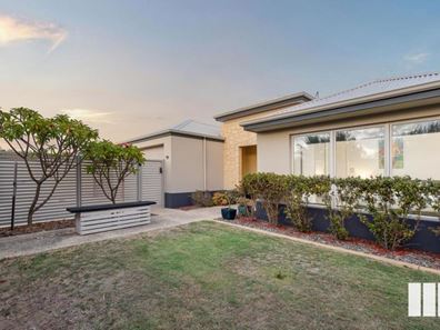 8 McKenzie Road, Shoalwater WA 6169