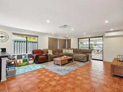 42 San Lorenzo Boulevard, Ellenbrook WA 6069