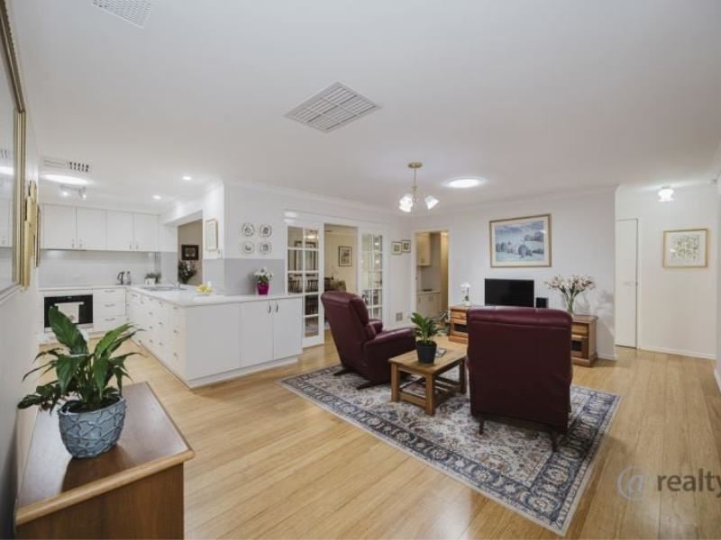 7B Cary Green, Bateman