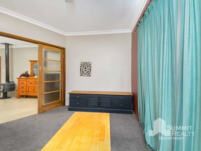 14 Hutchinson Road, Burekup WA 6227