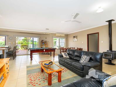 14 Hutchinson Road, Burekup WA 6227