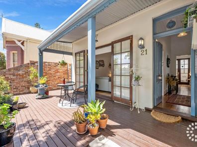 21 Lefroy Road, South Fremantle WA 6162