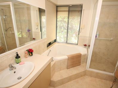 12 Bopeechee Way, Port Kennedy WA 6172