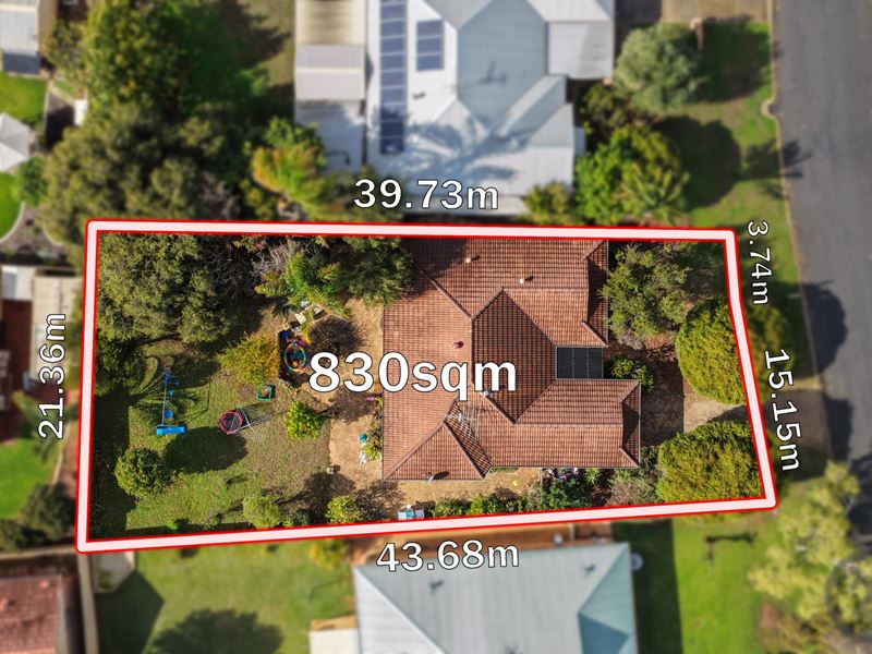 4 Cleveland Court, Meadow Springs