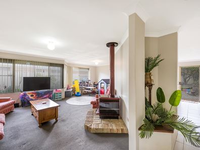 4 Cleveland Court, Meadow Springs WA 6210