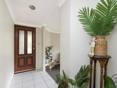 4 Cleveland Court, Meadow Springs WA 6210