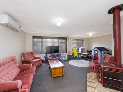 4 Cleveland Court, Meadow Springs WA 6210