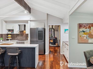 106 Kalamunda Road, Kalamunda WA 6076