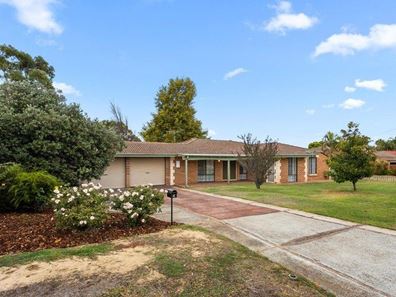 4 Lessing Pl, South Lake WA 6164