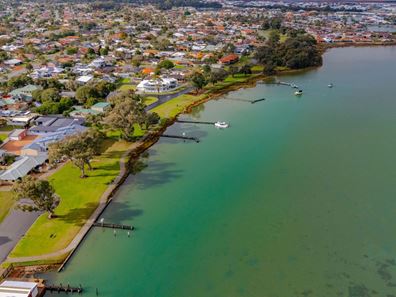 4 Bolton Street, Dudley Park WA 6210