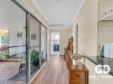 4 Hillside Road, Harvey WA 6220