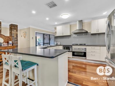 4 Hillside Road, Harvey WA 6220
