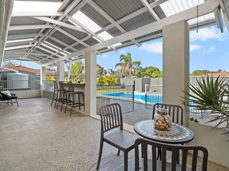 1 Monash Court, Halls Head WA 6210