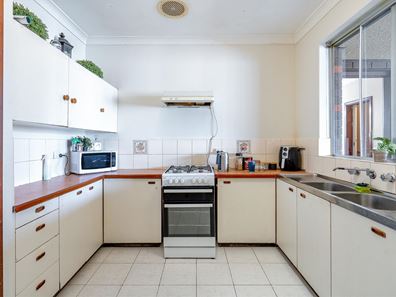 24 Service Street, Mandurah WA 6210