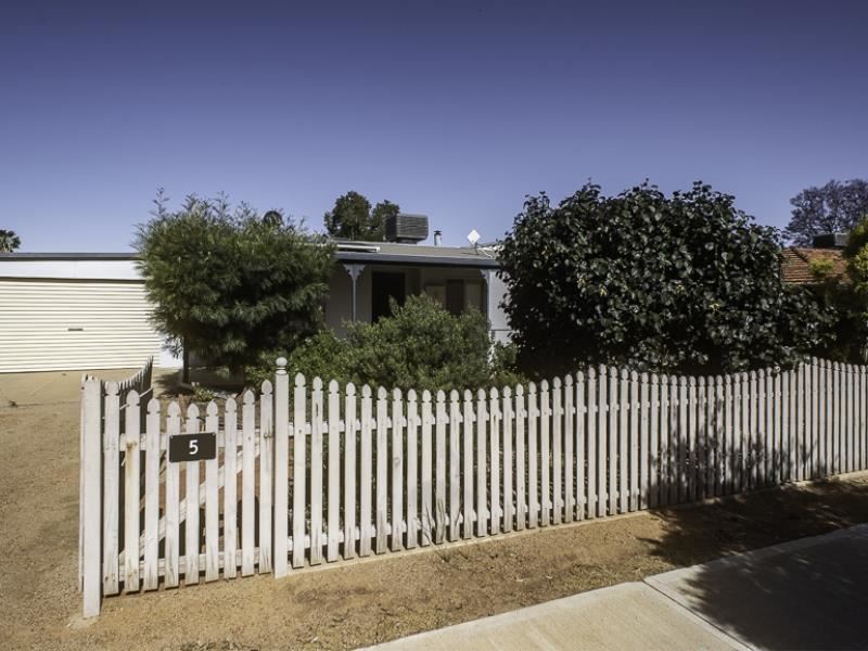 5 Memorial Avenue, Mukinbudin WA 6479