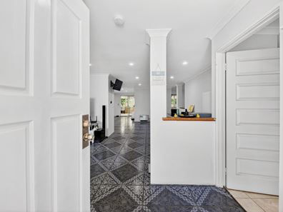 35 Ullinger Loop, Marangaroo WA 6064