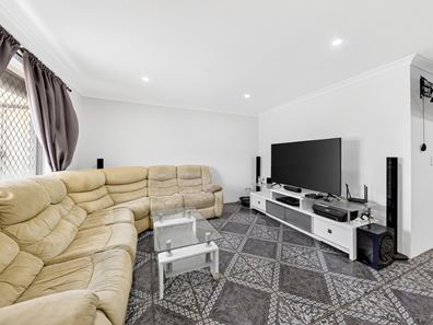 35 Ullinger Loop, Marangaroo WA 6064