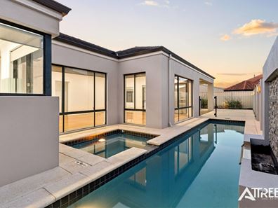 16 Leicester Crescent, Canning Vale WA 6155