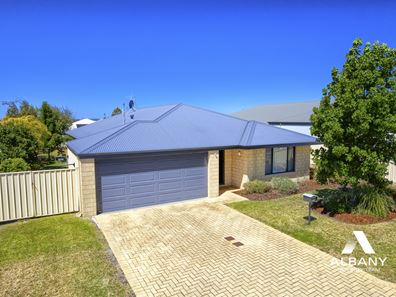 8 Comet Corner, Mckail WA 6330