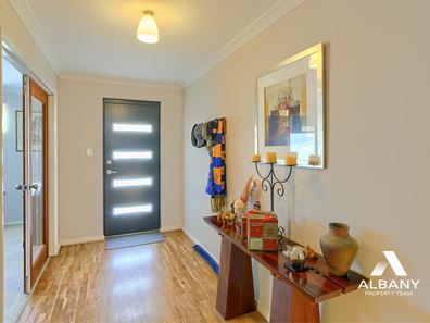 8 Comet Corner, Mckail WA 6330