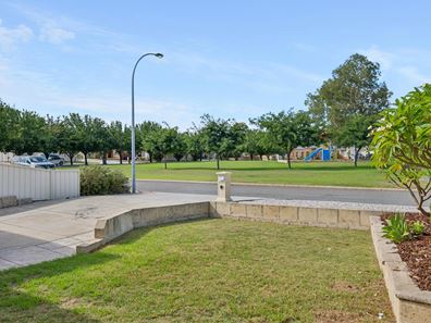 8 Gandossi Court, Success WA 6164