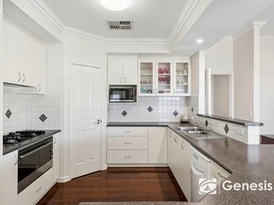 33 Chartwell Bend, Hocking WA 6065
