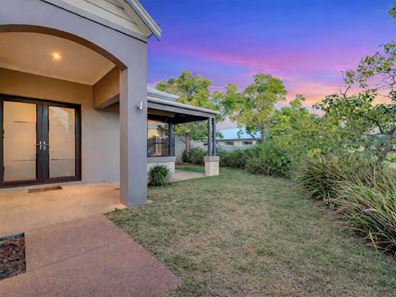 8 Edgar Link, Piara Waters WA 6112