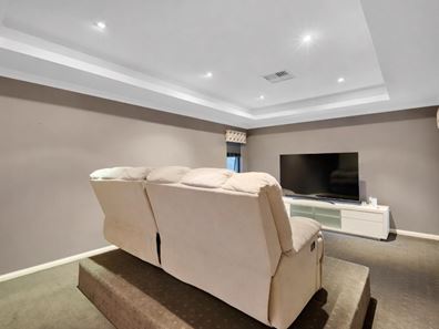 8 Edgar Link, Piara Waters WA 6112
