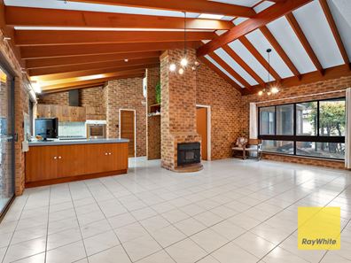 6 Crest Court, Thornlie WA 6108